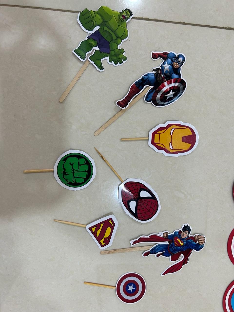 Superhero cupcake toppers with Hulk, Captain America, Iron Man and Superman